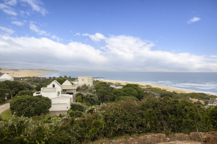 6 Bedroom Property for Sale in West Beach Eastern Cape